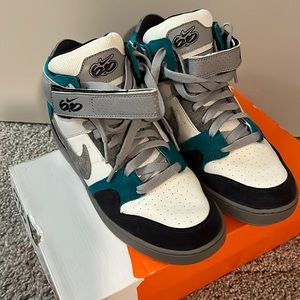Nike Zoom Morgan Mid 2. Men’s size 8. Like new.